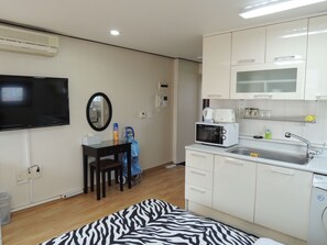Standard Double (Pocket WiFi included if book over 3 nights, limit 10, First come First serve) | Private kitchenette