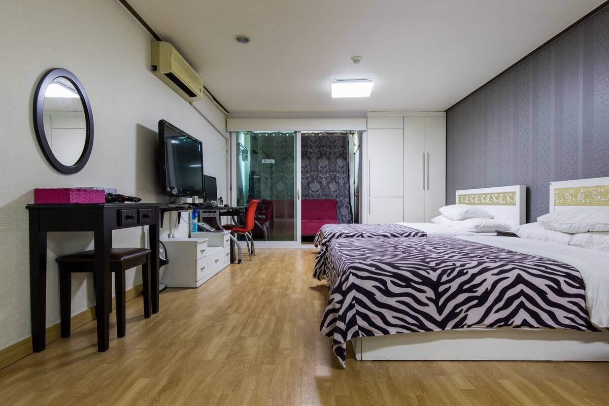 Desk, iron/ironing board, WiFi (free), individually furnished