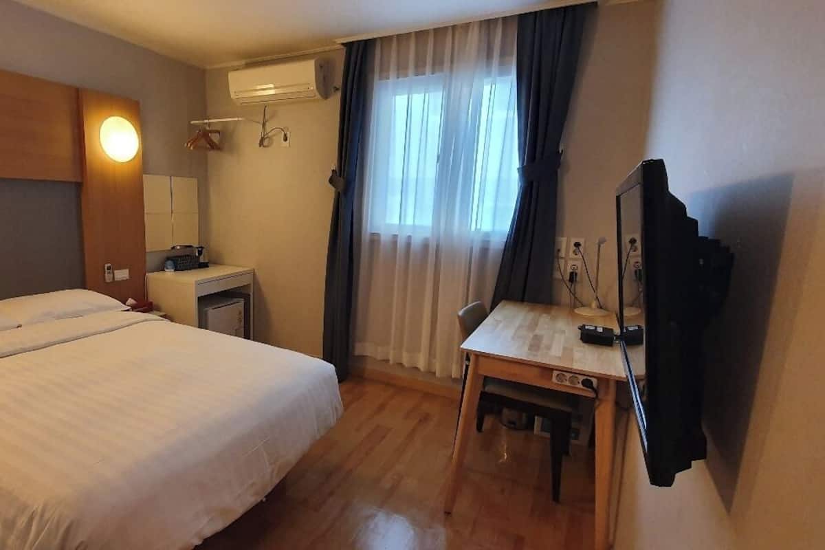 Habitación doble | Insonorización, wifi gratis y ropa de cama