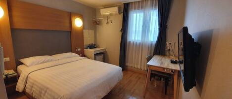 Double Room | Desk, soundproofing, free WiFi, bed sheets