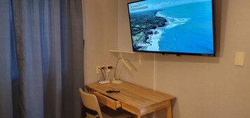 Desk, soundproofing, free WiFi, bed sheets