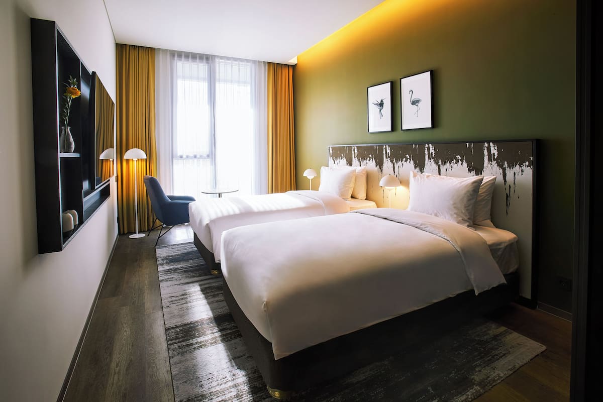 Deluxe-rum - 2 enkelsängar | 1 sovrum, gratis produkter i minibar och värdeförvaringsskåp på rummet