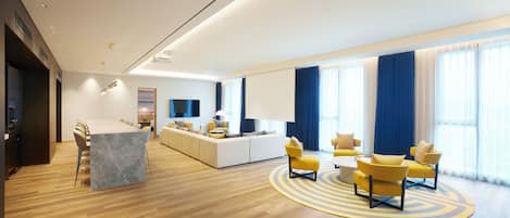 1 habitación y artículos del minibar gratis