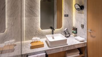 Royal Suite, 2 Bedrooms | Bathroom | Eco-friendly toiletries, hair dryer, bathrobes, slippers