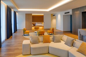 Free minibar, in-room safe, blackout curtains, soundproofing - voco Seoul Gangnam by IHG (Seoul)