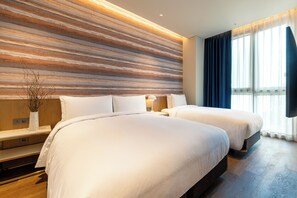 Suite Royal, 2 habitaciones | 1 dormitorio, minibar con artículos gratuitos, caja fuerte