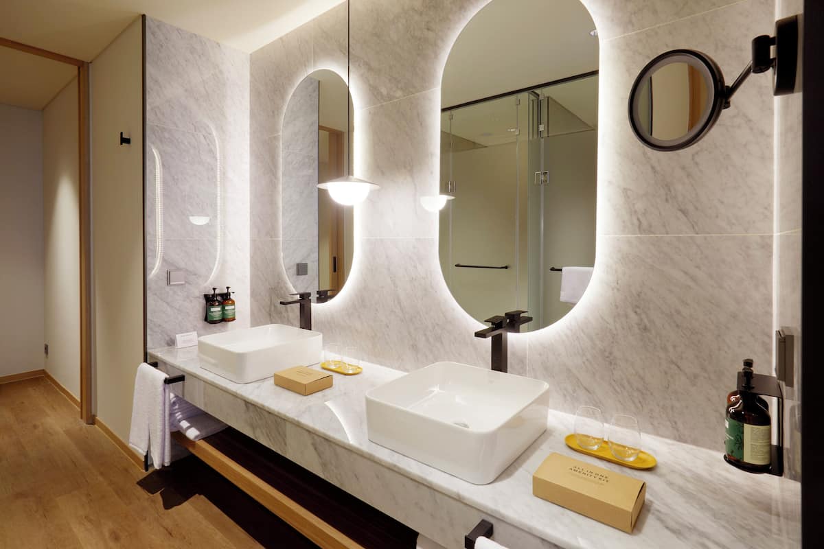 Grand Suite, 1 King Bed | Room amenity