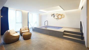 Forsetasvíta - 1 stórt tvíbreitt rúm | Stofa | 55-tommu snjallsjónvarp með kapalrásum, Netflix, myndstreymiþjónustur.