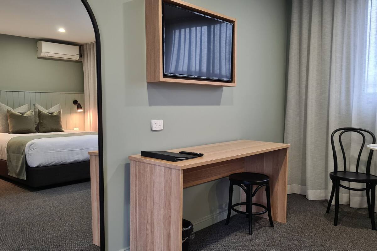 deluxe twin room | desk, laptop workspace, iron/ironing board, free wifi