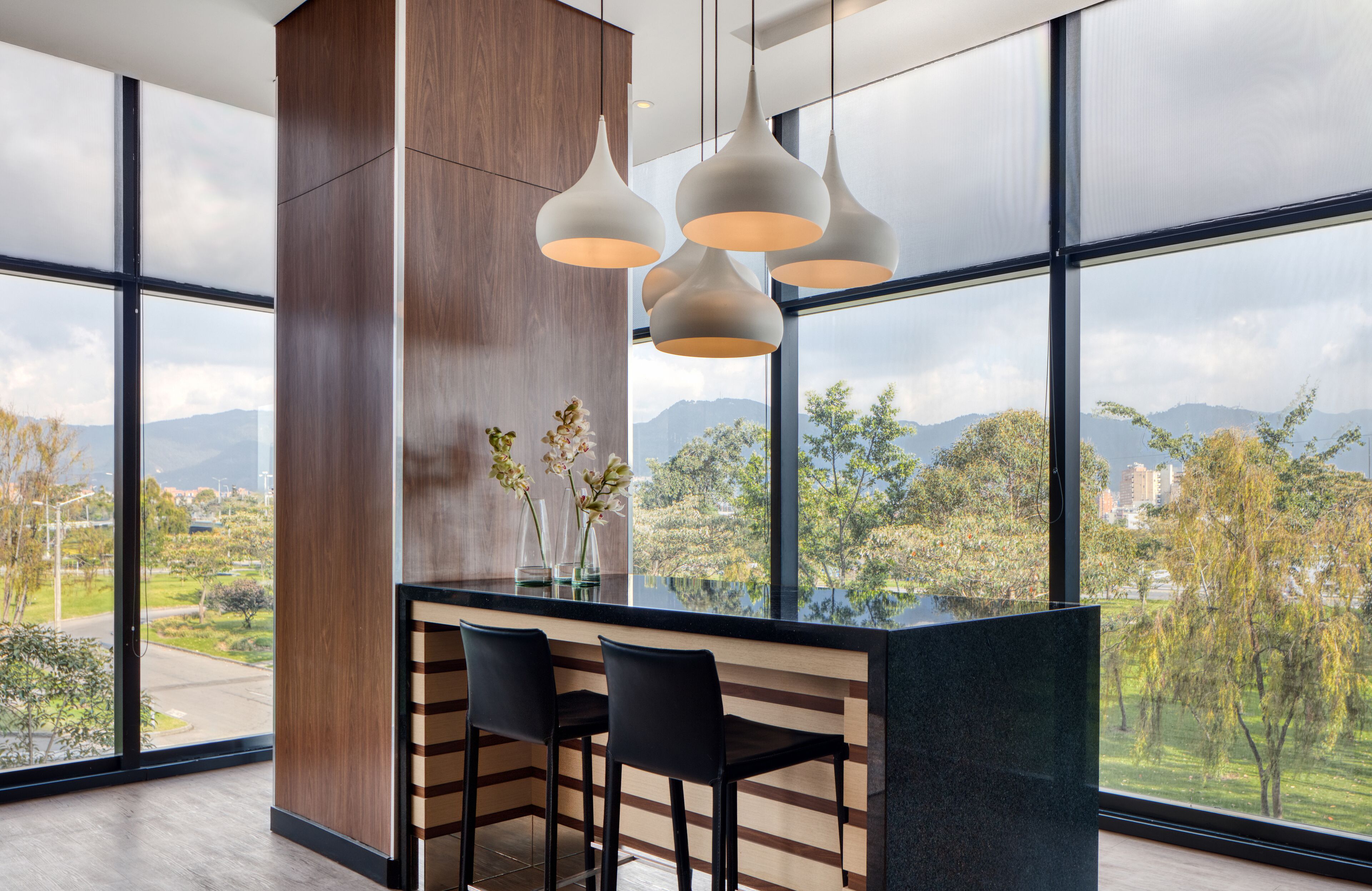 breakfast, lunch, dinner served; international cuisine