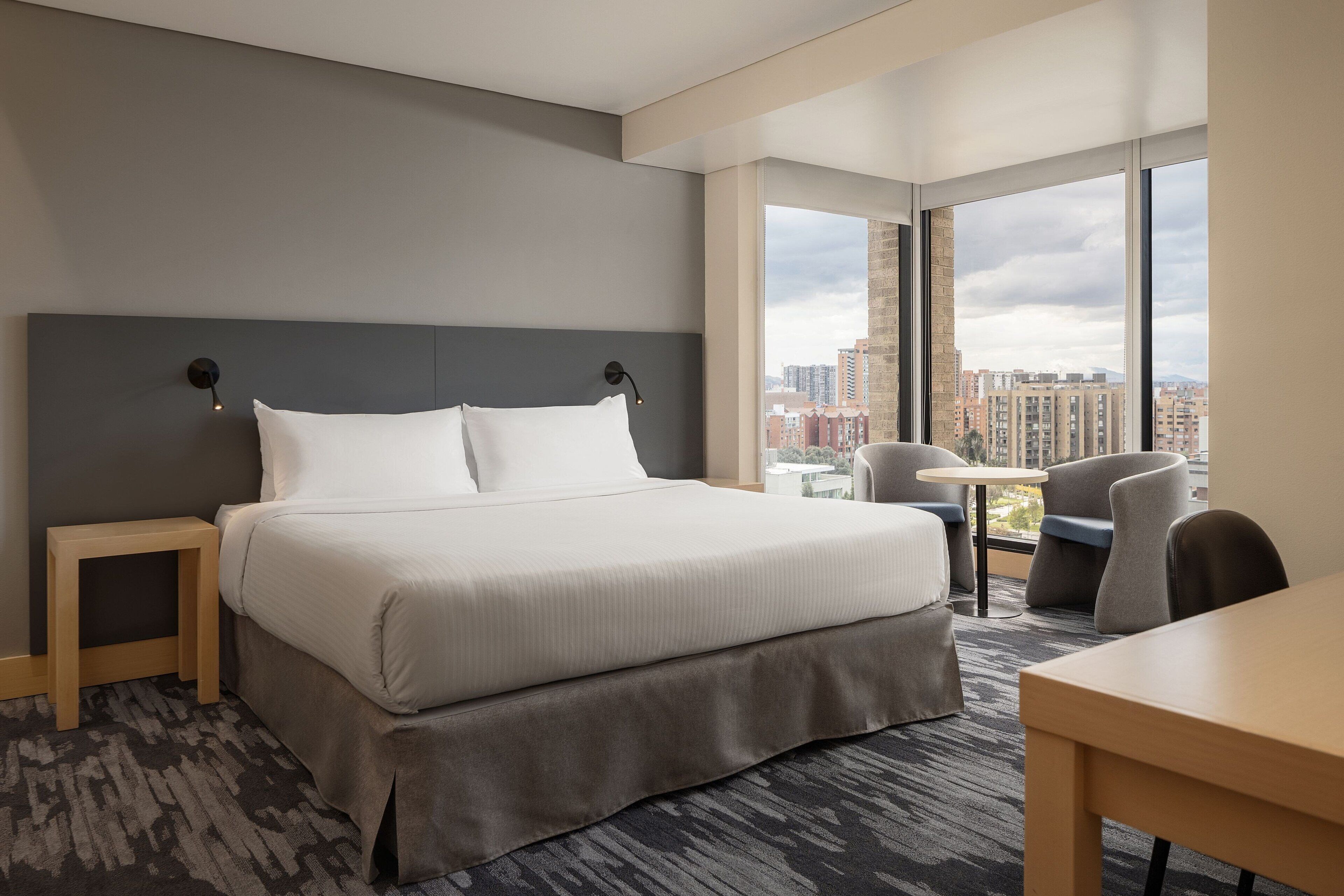 Suíte, 1 quarto, terraço | 1 quarto, cofres nos quartos, individualmente mobiliados