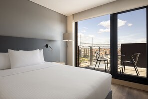 Comfort Studio Suite, 1 Bedroom, Terrace | 1 bedroom, in-room safe, individually furnished, blackout drapes