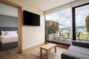 Comfort Studio Suite, 1 Bedroom, Terrace | Living area