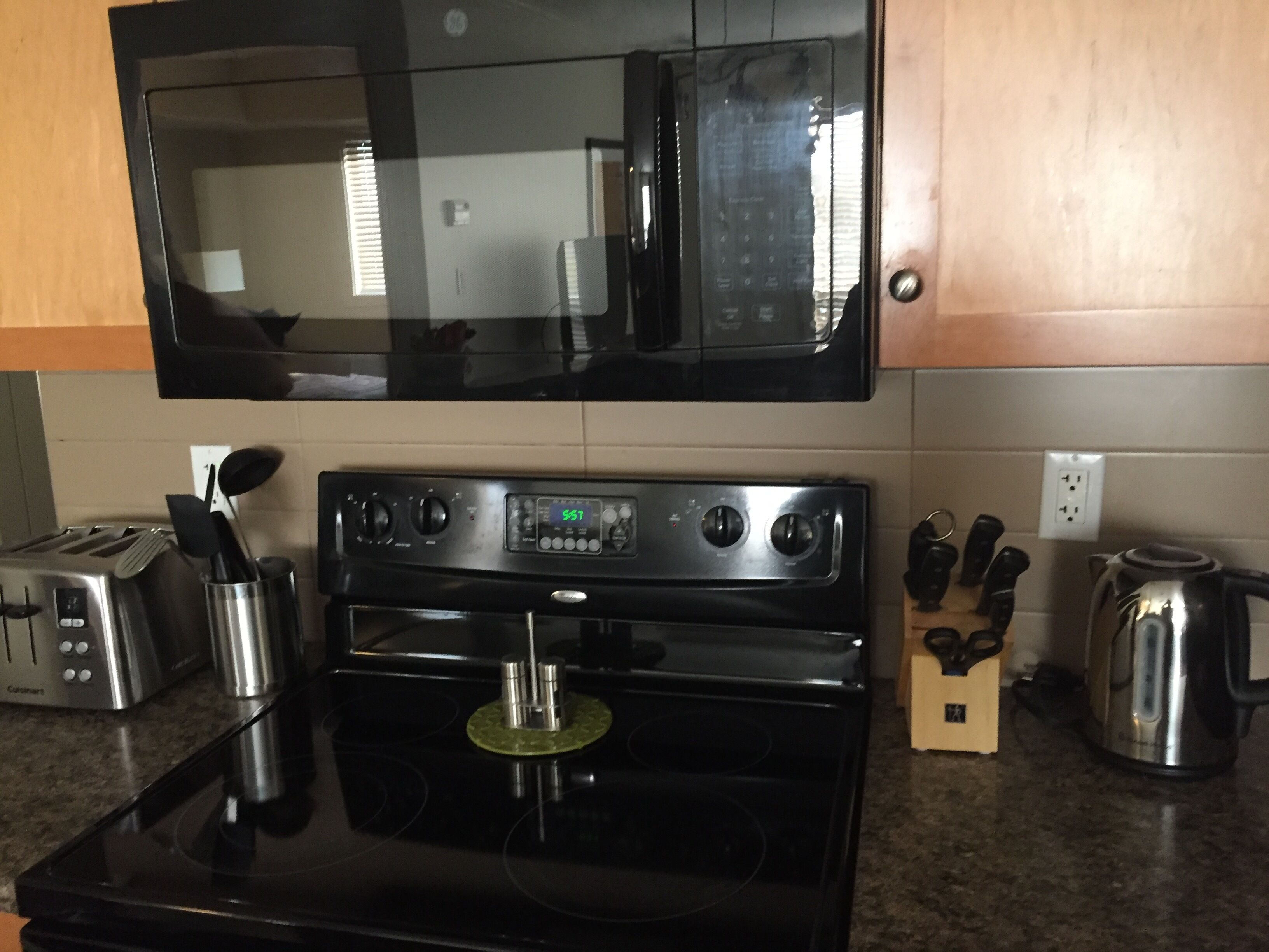 classic suite, 2 bedrooms | private kitchen | full-sized fridge, microwave, oven, stovetop