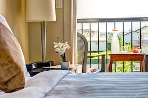 Bügeleisen/Bügelbrett, kostenloses WLAN, Bettwäsche, Wecker