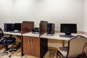 Business center - Ramada by Wyndham Creston (Creston)