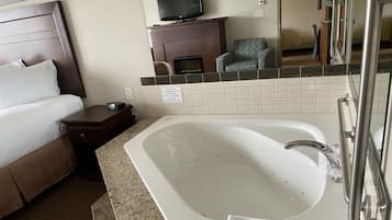 Suite, 1 King Bed, Non Smoking, Jetted Tub | Jetted bathtub