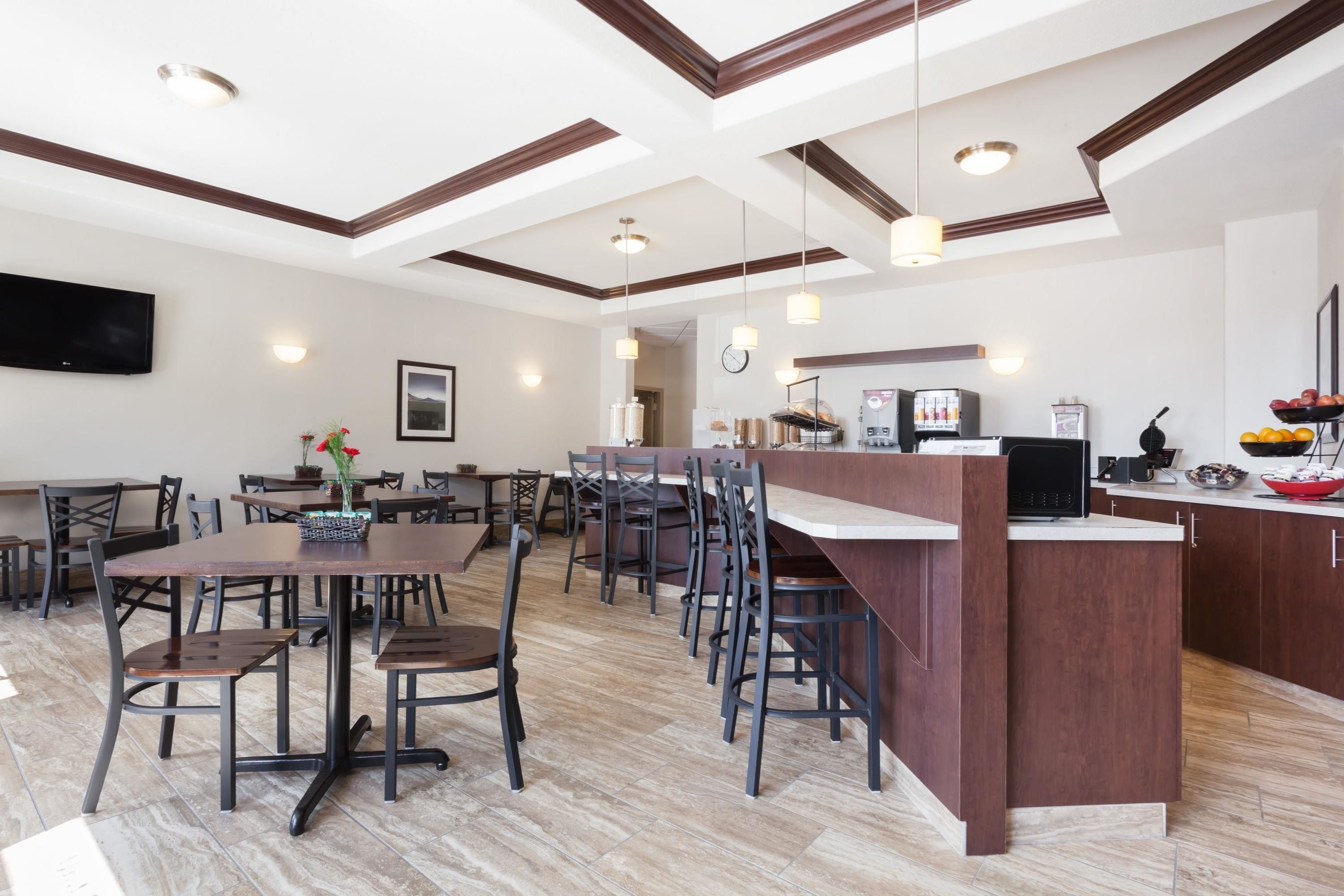 breakfast, lunch, dinner served; american cuisine