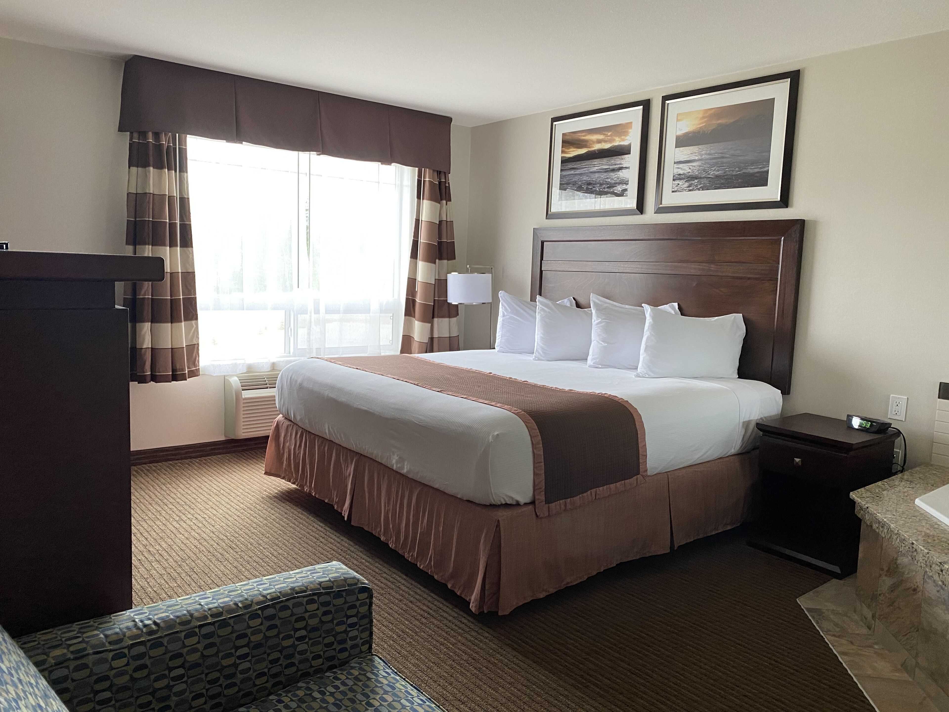 suite, 1 king bed, non smoking, jetted tub | desk, blackout curtains, iron/ironing board, free wifi