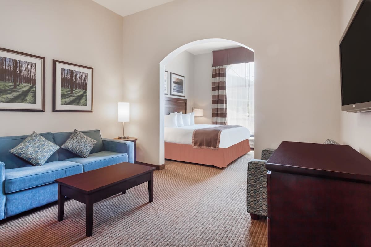 Suite, 1 cama de matrimonio grande con sofá cama, no fumadores | Escritorio, cortinas opacas, tabla de planchar con plancha y wifi gratis
