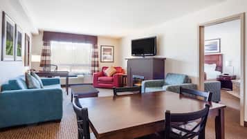 Suite, 1 King Bed, Non Smoking, Jetted Tub