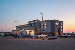Building design - Chateau Inn & Suites Bonnyville (Bonnyville)