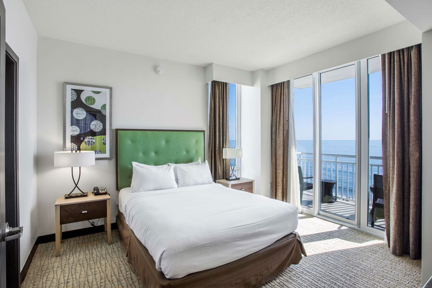 Zimmersafe, Schreibtisch, laptopgeeigneter Arbeitsplatz