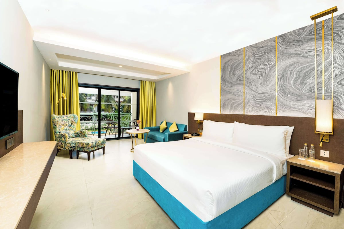 Premium King Pool View Room | Minibar, in-room safe, desk, laptop workspace