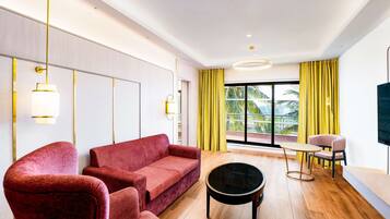 Premium Suite Room | 起居区 | LED 电视