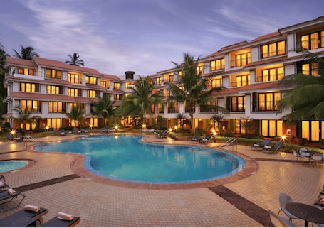 Outdoor pool, open 8:00 AM to 10:00 PM, pool umbrellas, pool loungers. DoubleTree by Hilton Hotel Goa - Arpora - Baga