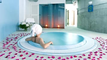 Sauna, hot tub, Turkish bath/hammam, body treatments, sports massages