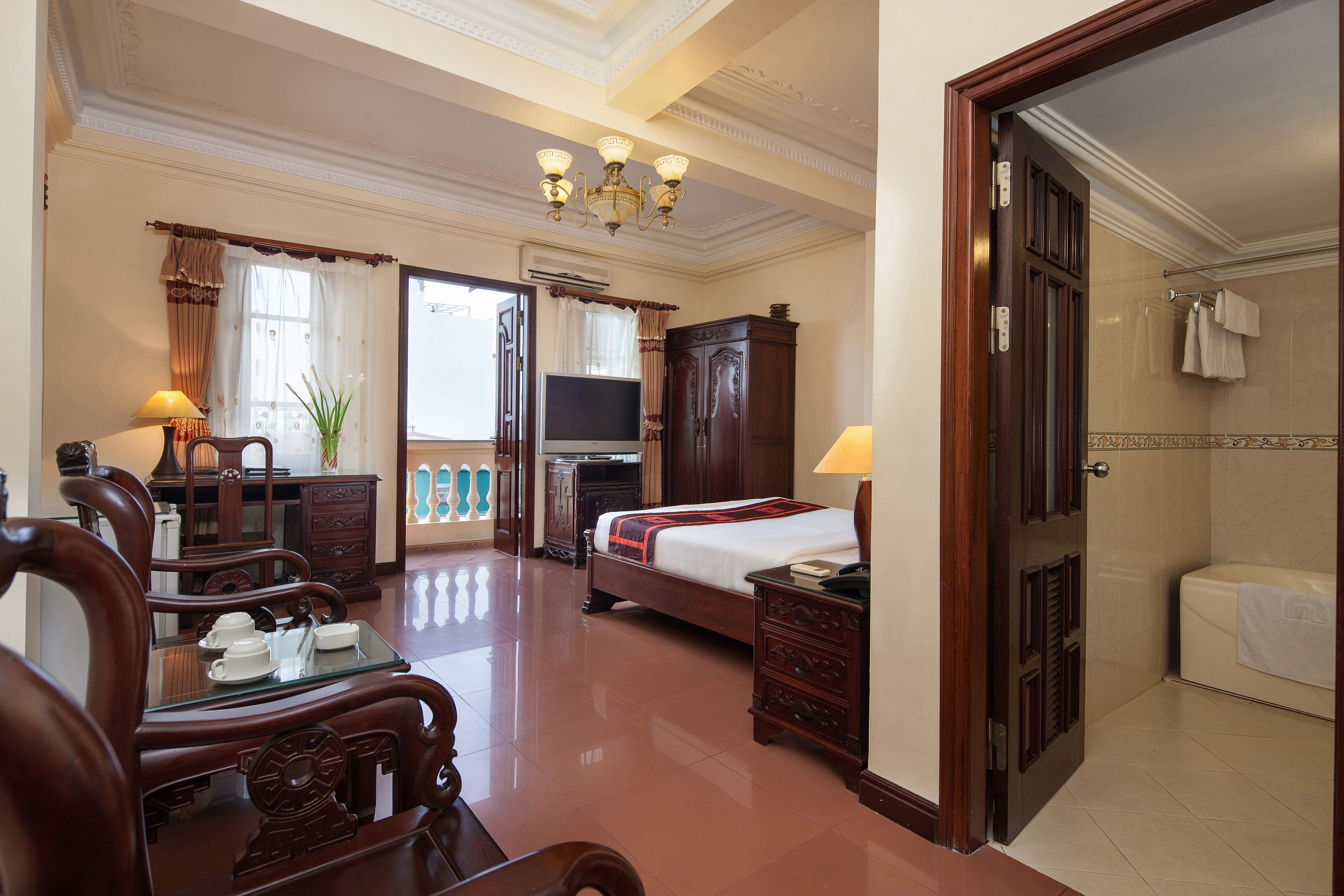 32-inch lcd tv with satellite channels, tv, dvd player