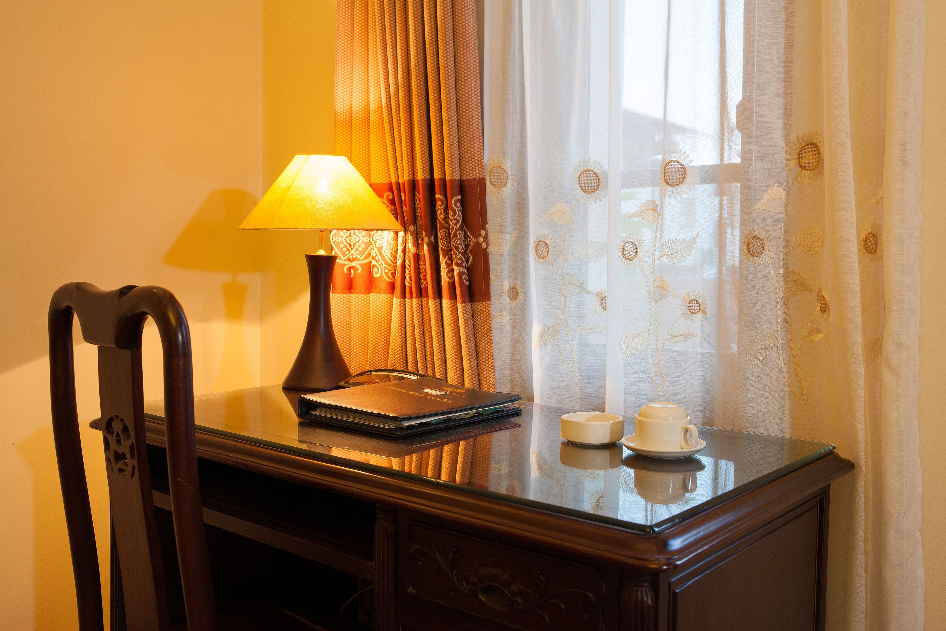 32-inch lcd tv with satellite channels, tv, dvd player