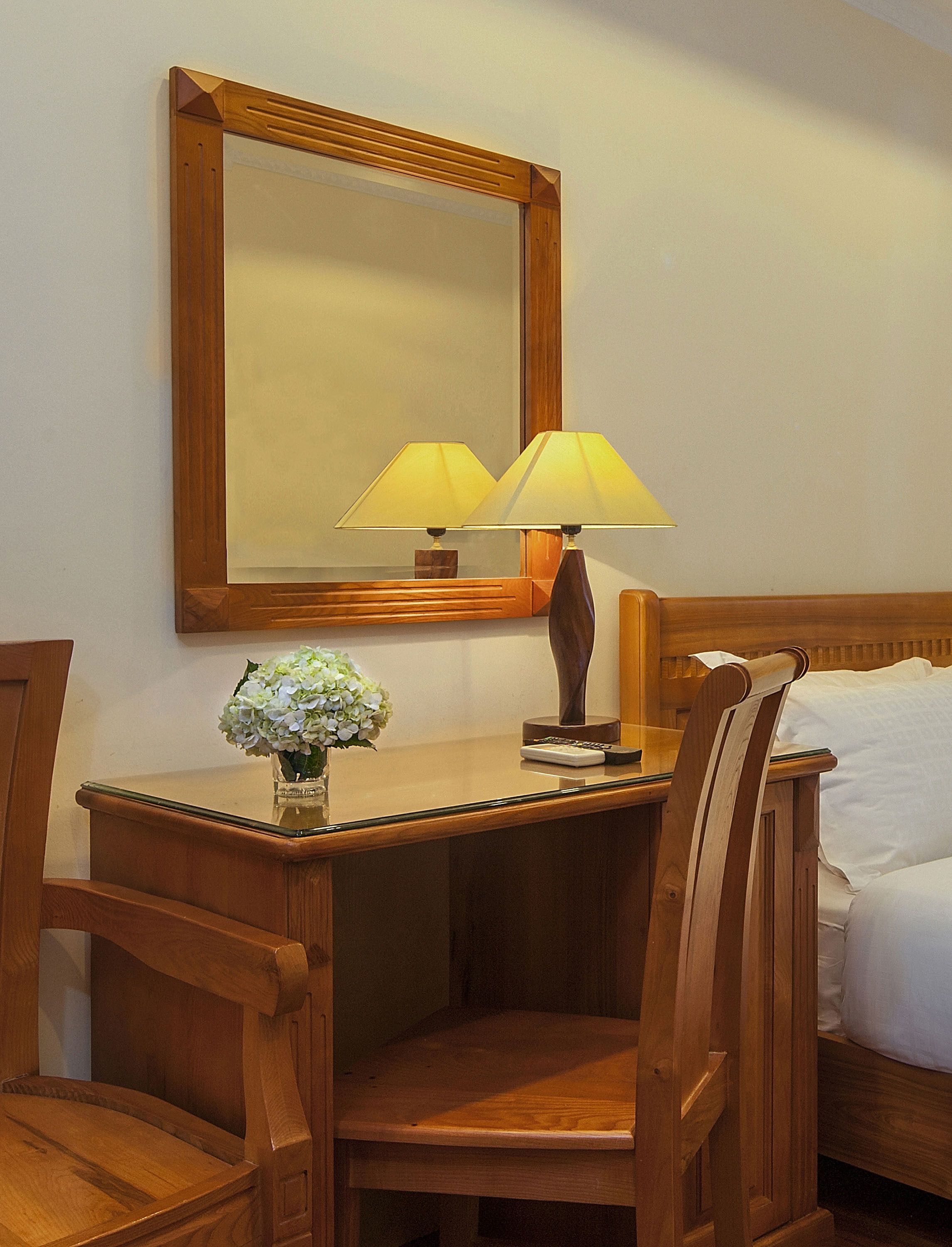 32-inch lcd tv with satellite channels, tv, dvd player