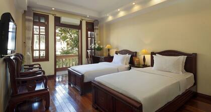 Lucky 3 Hotel & Travel