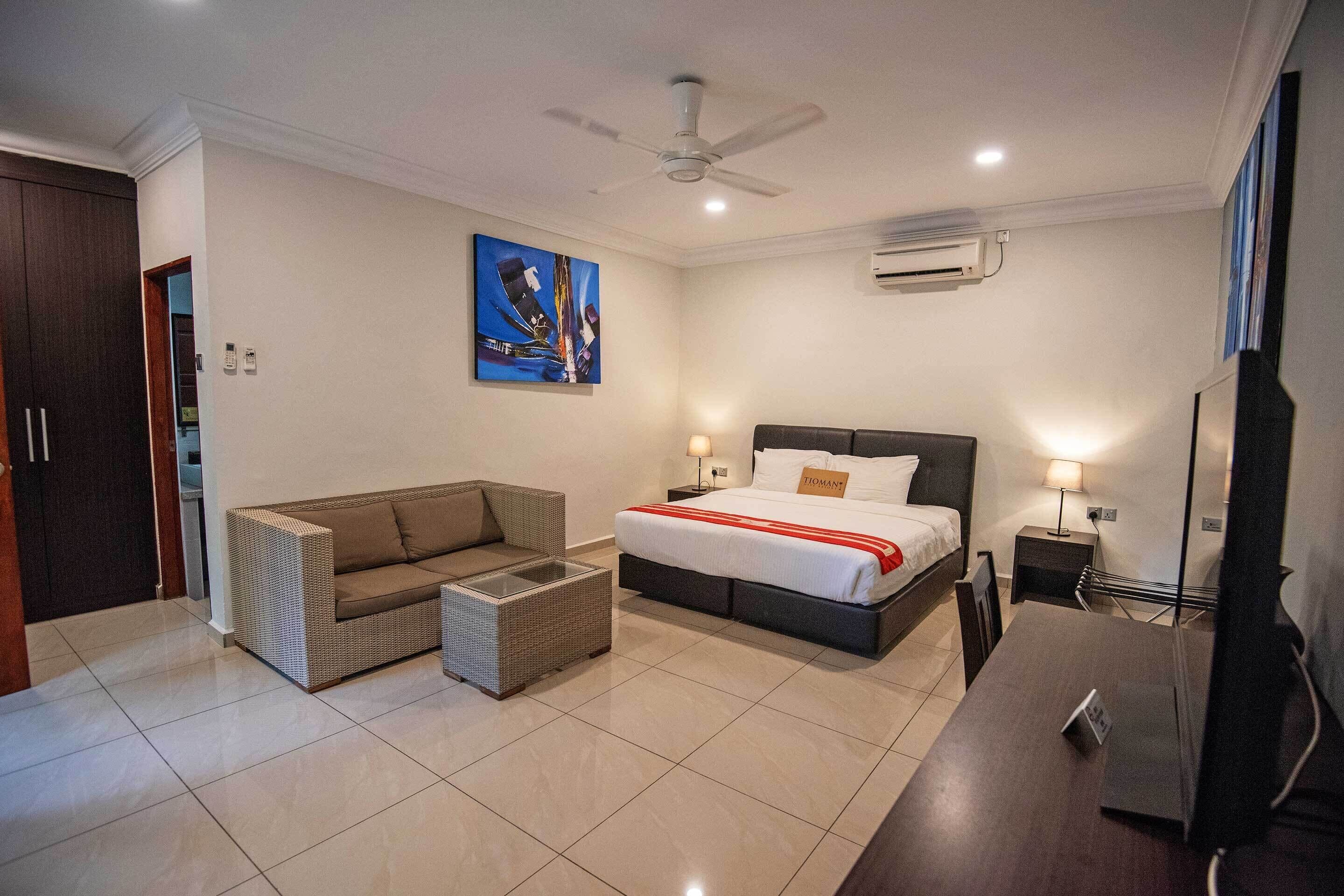 Memory-foam beds, in-room safe, desk, blackout curtains