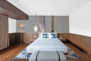 In-room safe, desk, free cribs/infant beds, rollaway beds - Oakwood Hotel & Apartments Taman Mini Jakarta (Jakarta)