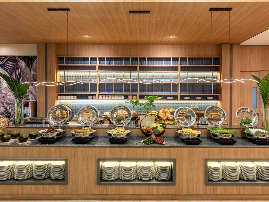 Daily buffet breakfast (IDR 180000 per person)