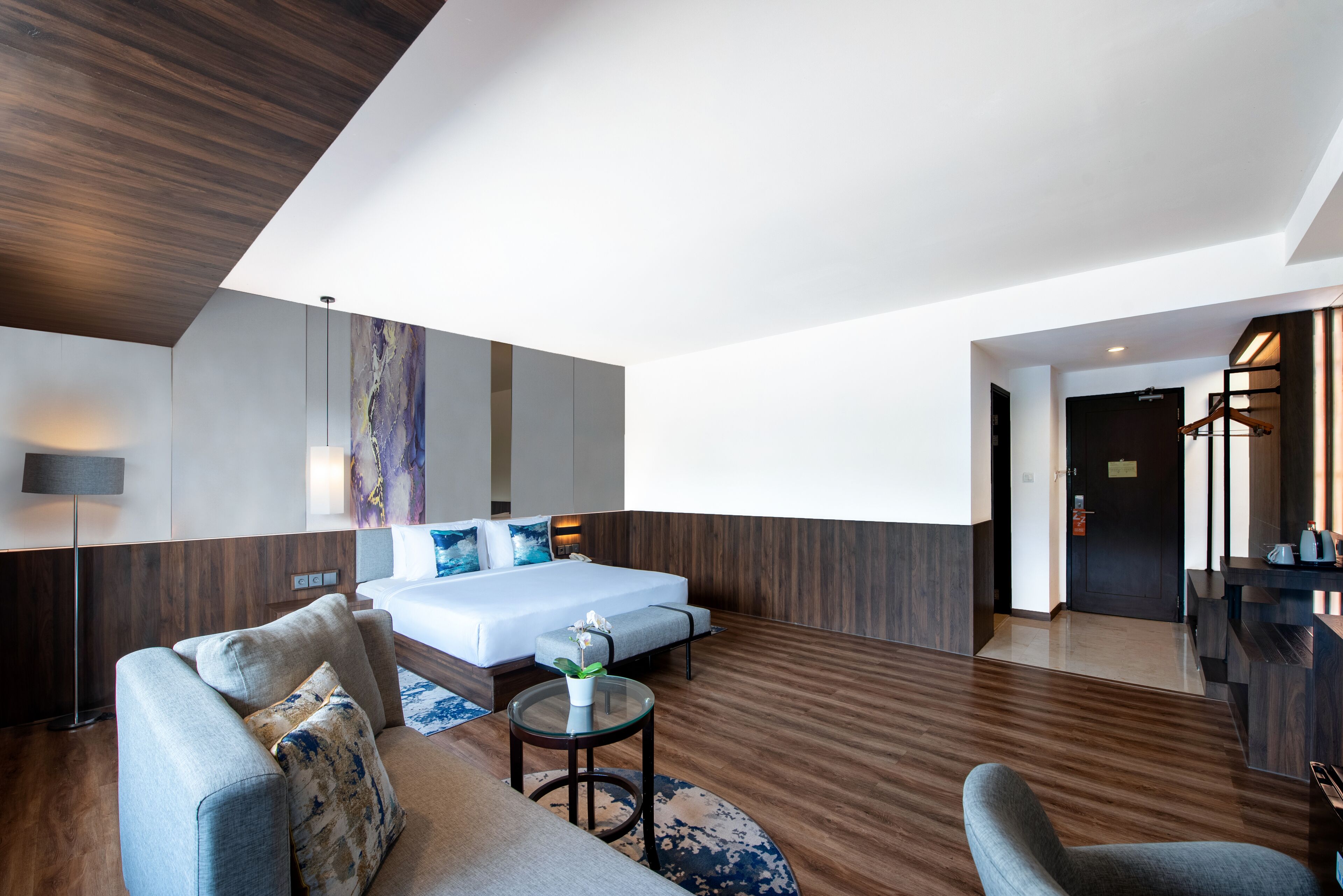 deluxe suite | 1 bedroom, in-room safe, desk, free cots/infant beds