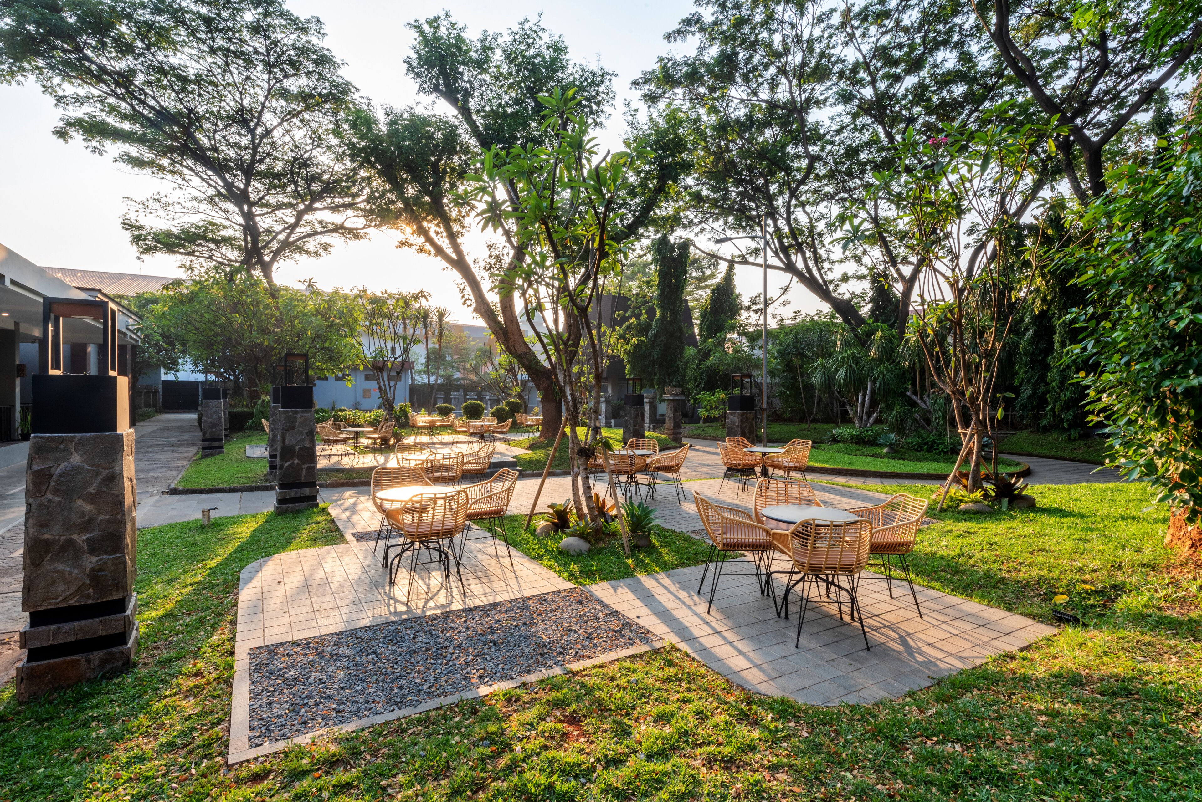 breakfast, lunch and dinner served