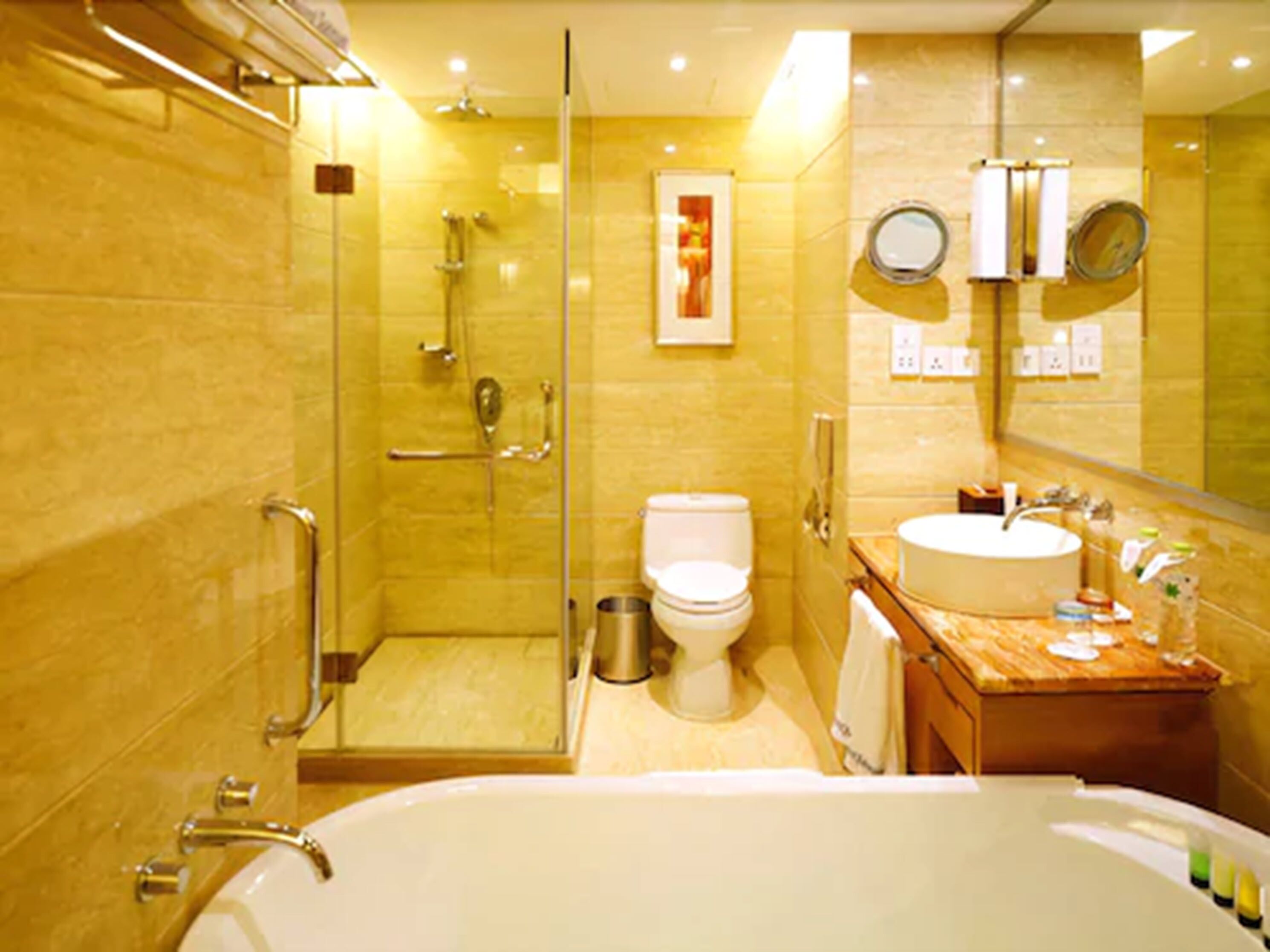 shower, rainfall showerhead, free toiletries, towels