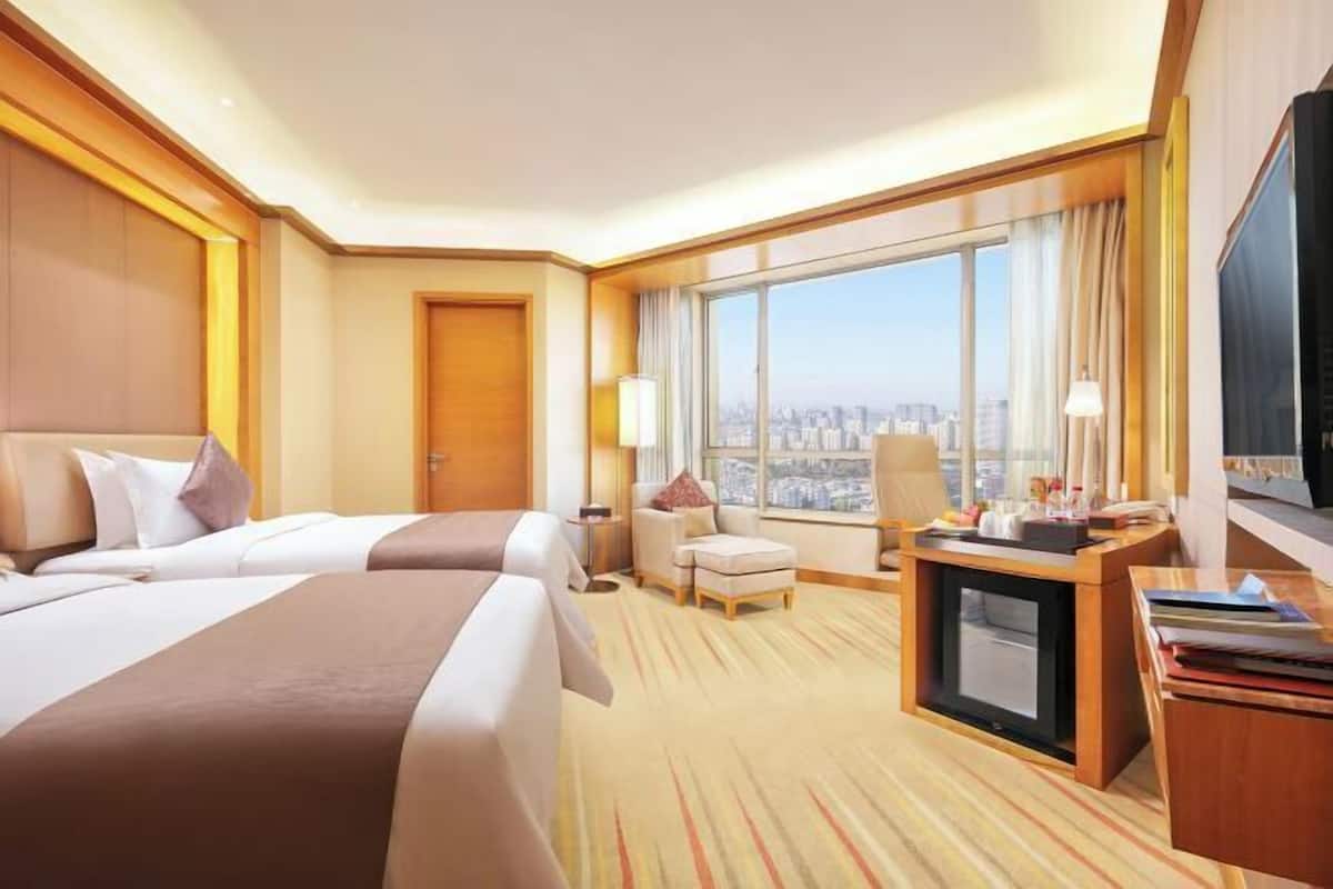 In-room safe, desk, blackout drapes, soundproofing