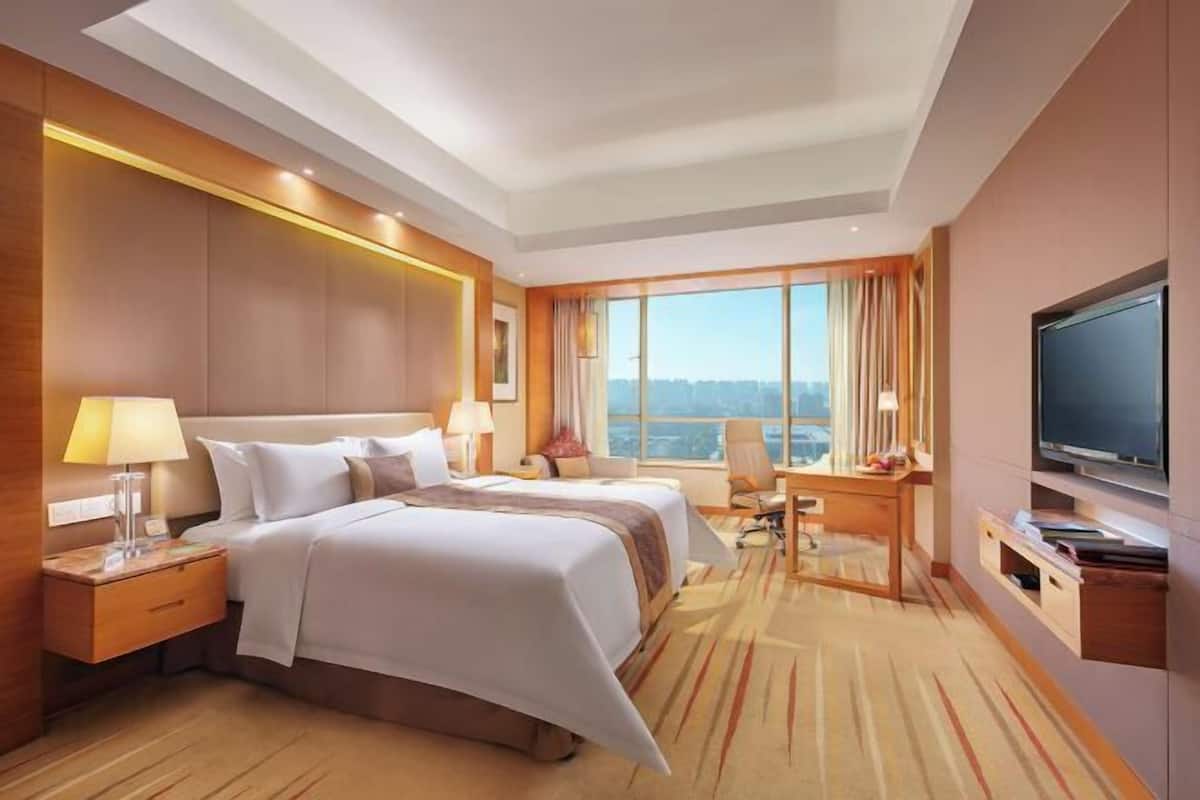 In-room safe, desk, blackout drapes, soundproofing