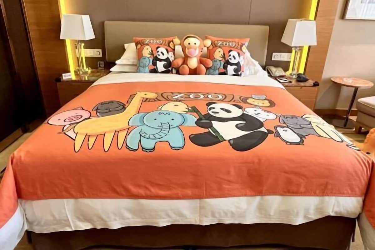 In-room safe, desk, blackout drapes, soundproofing