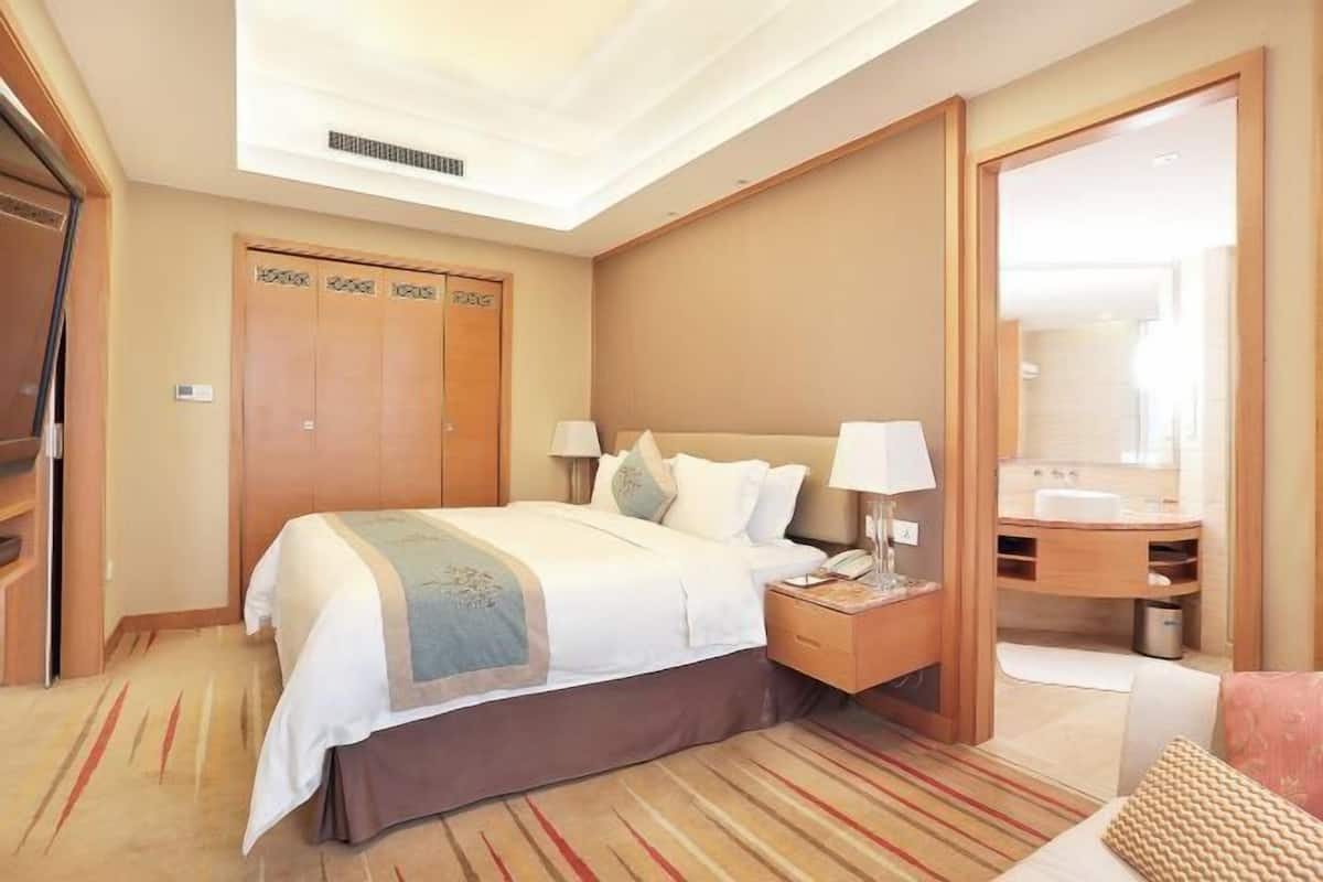 In-room safe, desk, blackout drapes, soundproofing