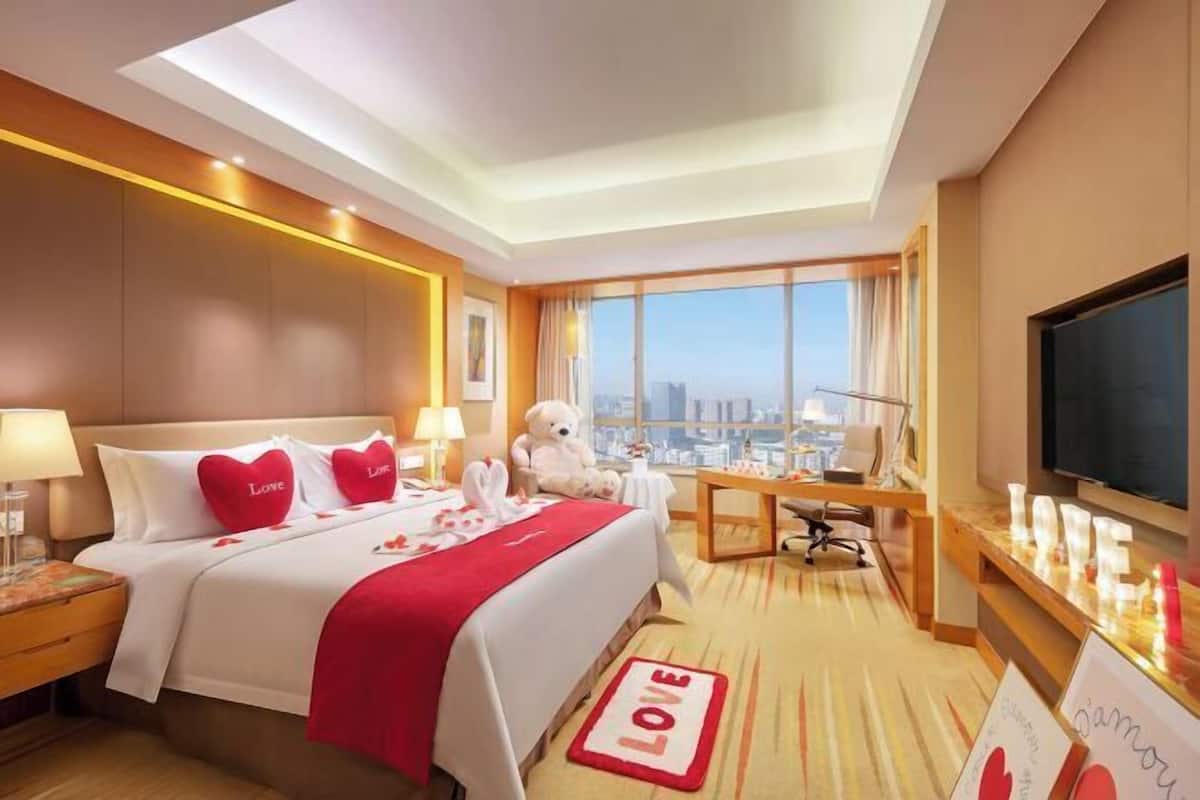 In-room safe, desk, blackout drapes, soundproofing