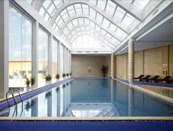 Indoor pool - Howard Johnson Sunshine Plaza Ningbo (Ningbo)
