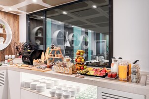 Desayuno buffet diario (EUR 14.95 por persona)