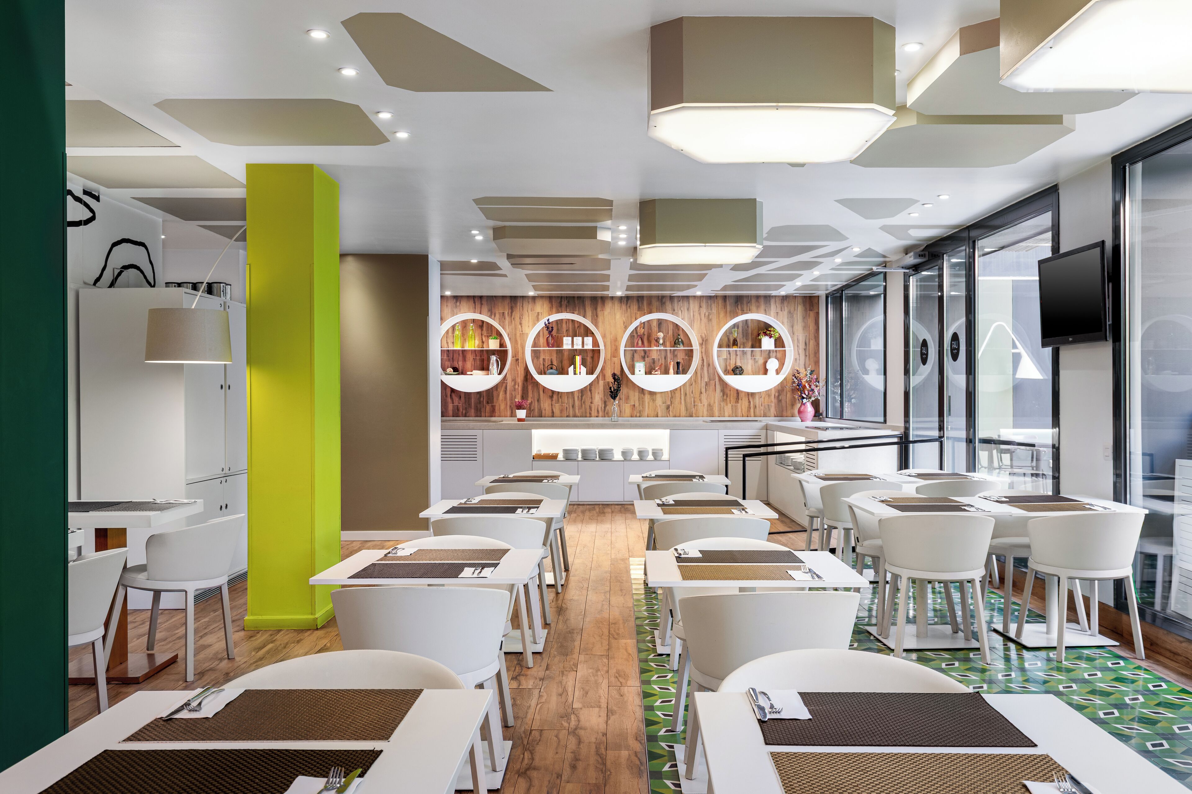 อาหารเช้าแบบบุฟเฟ่ต์ทุกวัน (EUR 14.95 ต่อคน)