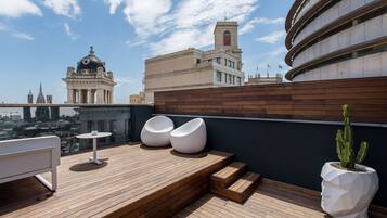 Minibar, coffres-forts dans les chambres, bureau, chambres insonorisées